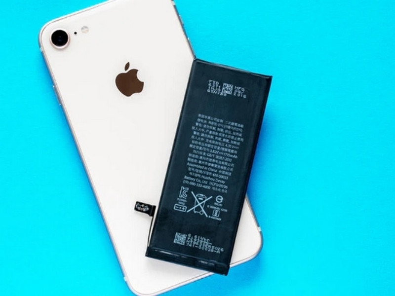 Cắm sạc iPhone không nhận liên tục khiến máy tắt nguồn giữa chừng? Xem ngay mẹo kiểm tra dây sạc, vệ sinh cổng sạc và khắc phục tại nhà.