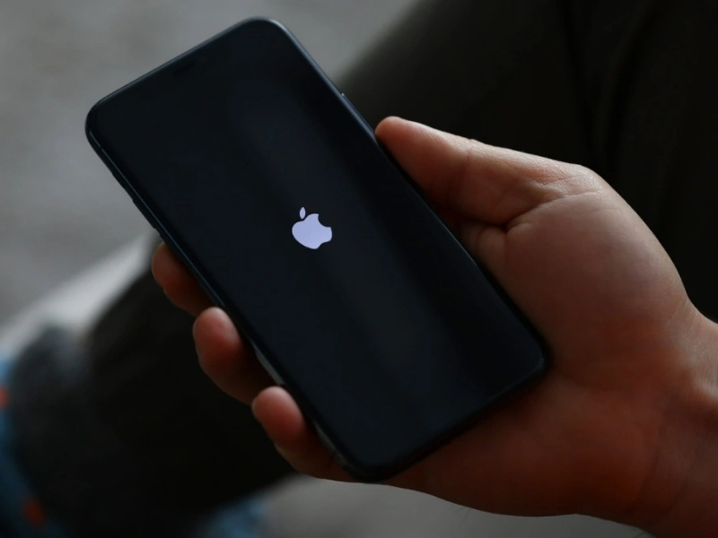 iPhone bị sập nguồn đột ngột khiến người dùng khó tiếp tục công việc và liên lạc hằng ngày. Nếu tình trạng xuất hiện thường xuyên, bạn nên kiểm tra thiết bị sớm để tránh hư hỏng nặng hơn. Xem ngay các nguyên nhân phổ biến và cách xử lý.