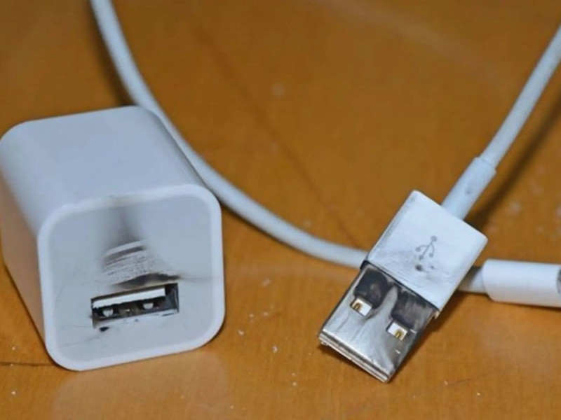 iPhone hay bị sập nguồn đột ngột là dấu hiệu cho thấy thiết bị có thể đang gặp vấn đề về pin hoặc hệ thống. Việc xác định đúng nguyên nhân sẽ giúp quá trình sửa chữa hiệu quả hơn. Xem ngay các cách xử lý phổ biến hiện nay.