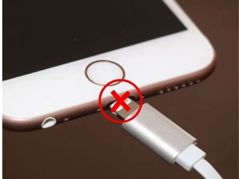 iPhone XS Max sạc pin không vô có thể liên quan đến cáp, củ sạc hoặc phần cứng. Tìm hiểu cách kiểm tra chính xác nhất.