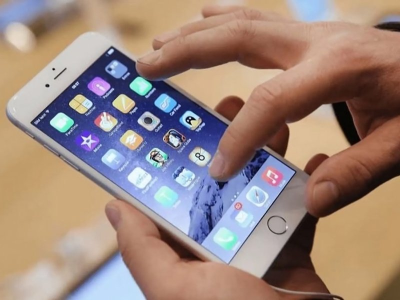 iPhone-bi-treo-man-hinh (1)