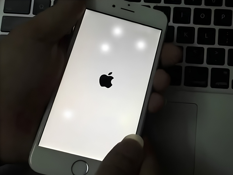 Keyword chính iphone bị đốm trắng (1)