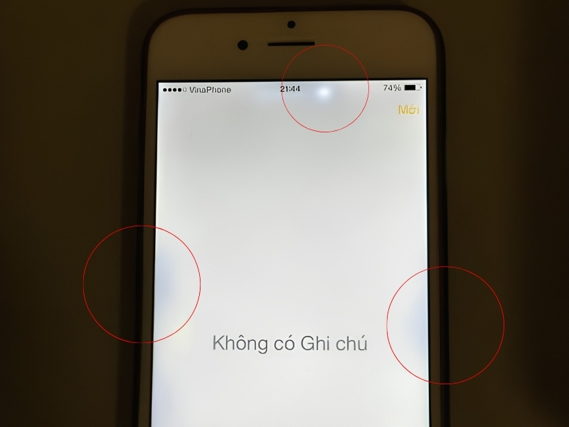 iPhone-bi-dom-trang (4)