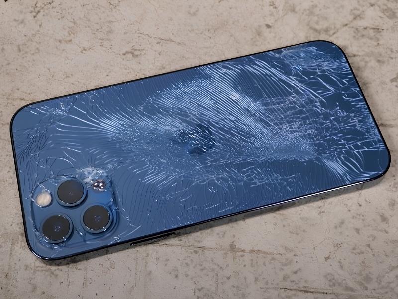 man-hinh-iPhone-bi-cham-den-nho (3)