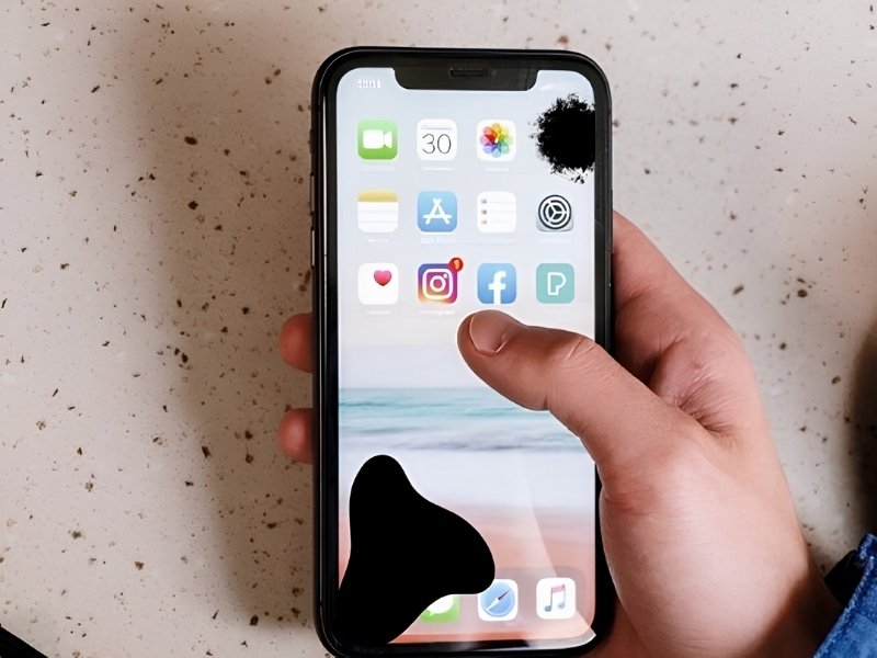 man-hinh-iPhone-bi-cham-den-nho (5)