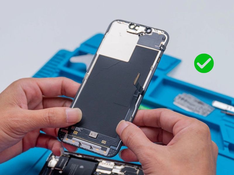 man-hinh-iphone-bi-cham-muc (7)