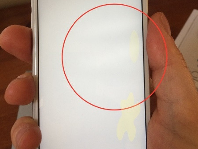 man-hinh-iphone-bi-dom-vang (1)
