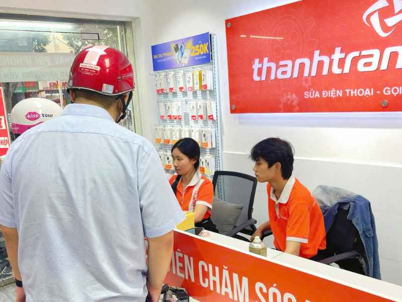 Thay màn hình iPhone 13 Mini tại Thanh Trang Mobile với linh kiện chất lượng, kỹ thuật viên chuyên môn cao, quy trình minh bạch và bảo hành rõ ràng.