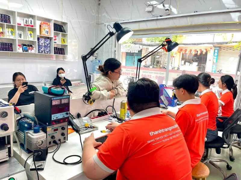 cach-khac-phuc-samsung-sac-khong-vao-pin (12)